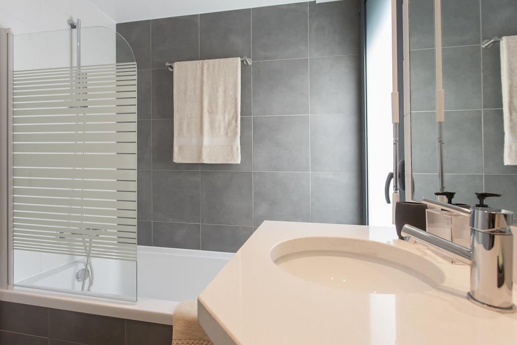 Bairrus Lisbon Apartments - Mello Room photo